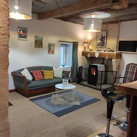 בית נופש Romantic With Private Hot Tub Near Saint-emilion *
