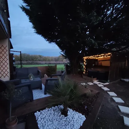 Romantic With Private Hot Tub Near Saint-emilion * Ruch
