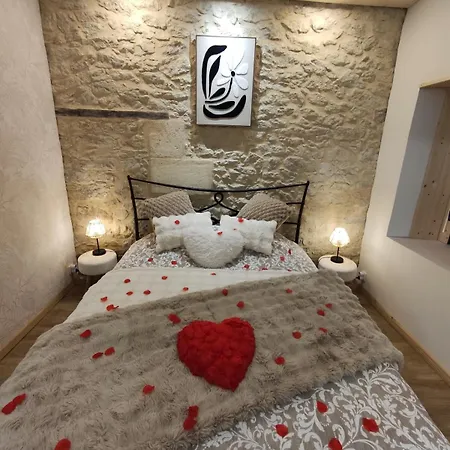 펜션 Romantic With Private Hot Tub Near Saint-emilion *