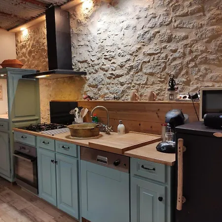 Romantic With Private Hot Tub Near Saint-emilion *