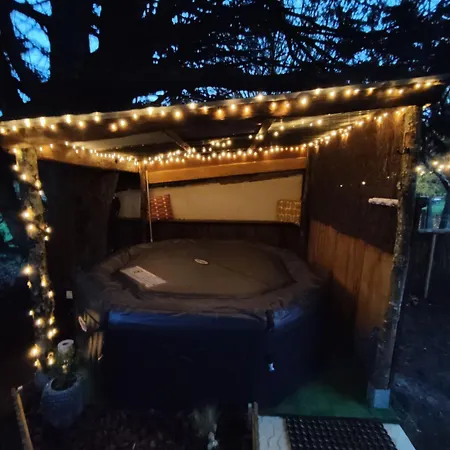 Romantic With Private Hot Tub Near Saint-emilion