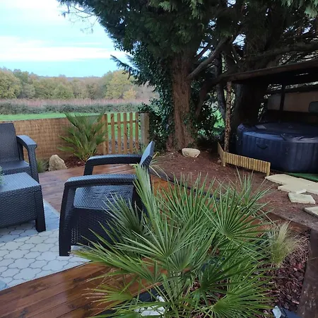 Romantic With Private Hot Tub Near Saint-emilion *