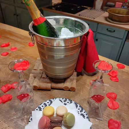 בית נופש Romantic With Private Hot Tub Near Saint-emilion *