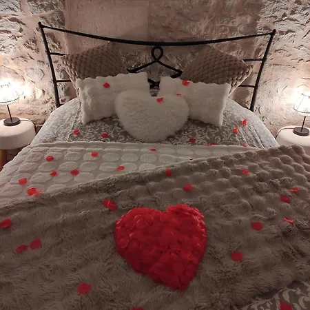 בית נופש Romantic With Private Hot Tub Near Saint-emilion