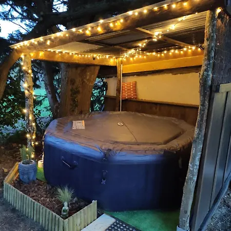 Romantic With Private Hot Tub Near Saint-emilion 펜션