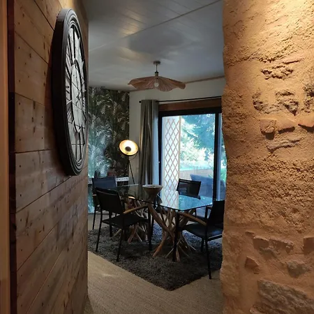 펜션 Romantic With Private Hot Tub Near Saint-emilion *