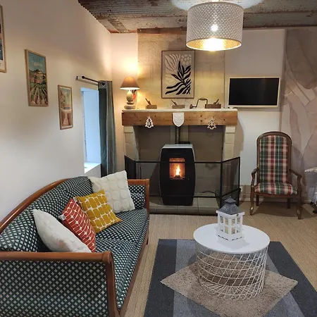 בית נופש Romantic With Private Hot Tub Near Saint-emilion *