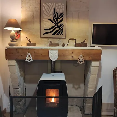 Romantic With Private Hot Tub Near Saint-emilion *
